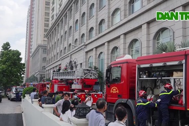 Cháy căn hộ chung cư, hàng trăm người dân được sơ tán