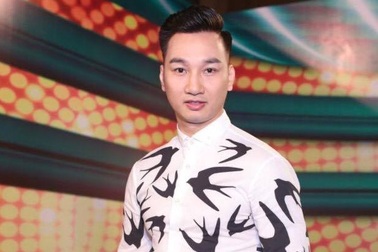 MC Thành Trung bất ngờ khi bị giật túi xách trên đường