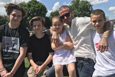 Beckham mừng rơn khi được “nhận quà” trong Ngày của Cha