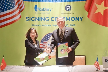 Chính phủ Mỹ nói gì về hợp tác độc quyền sữa non của VitaDairy