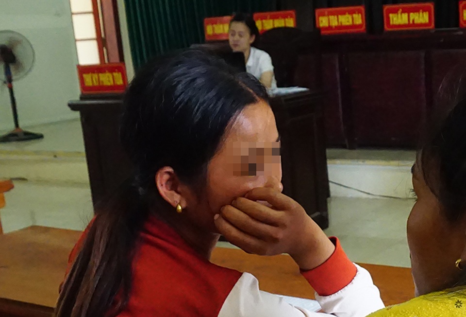Cuộc bỏ trốn của sơn nữ bị bán làm vợ năm 14 tuổi - 1 Cuộc bỏ trốn của sơn nữ bị bán làm vợ năm 14 tuổi - 1