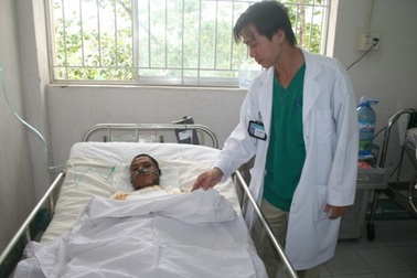 Bệnh nhân bị tưới xăng thiêu sống đã đầu hàng số phận