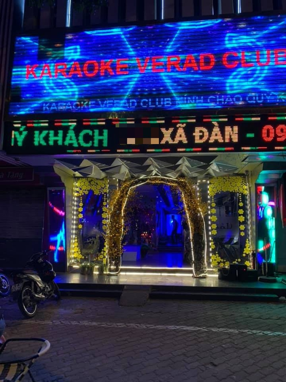 Vừa mở cửa trở lại, quán karaoke đã kiếm 30 triệu đồng/ngày - 1 Vừa mở cửa trở lại, quán karaoke đã kiếm 30 triệu đồng/ngày - 1