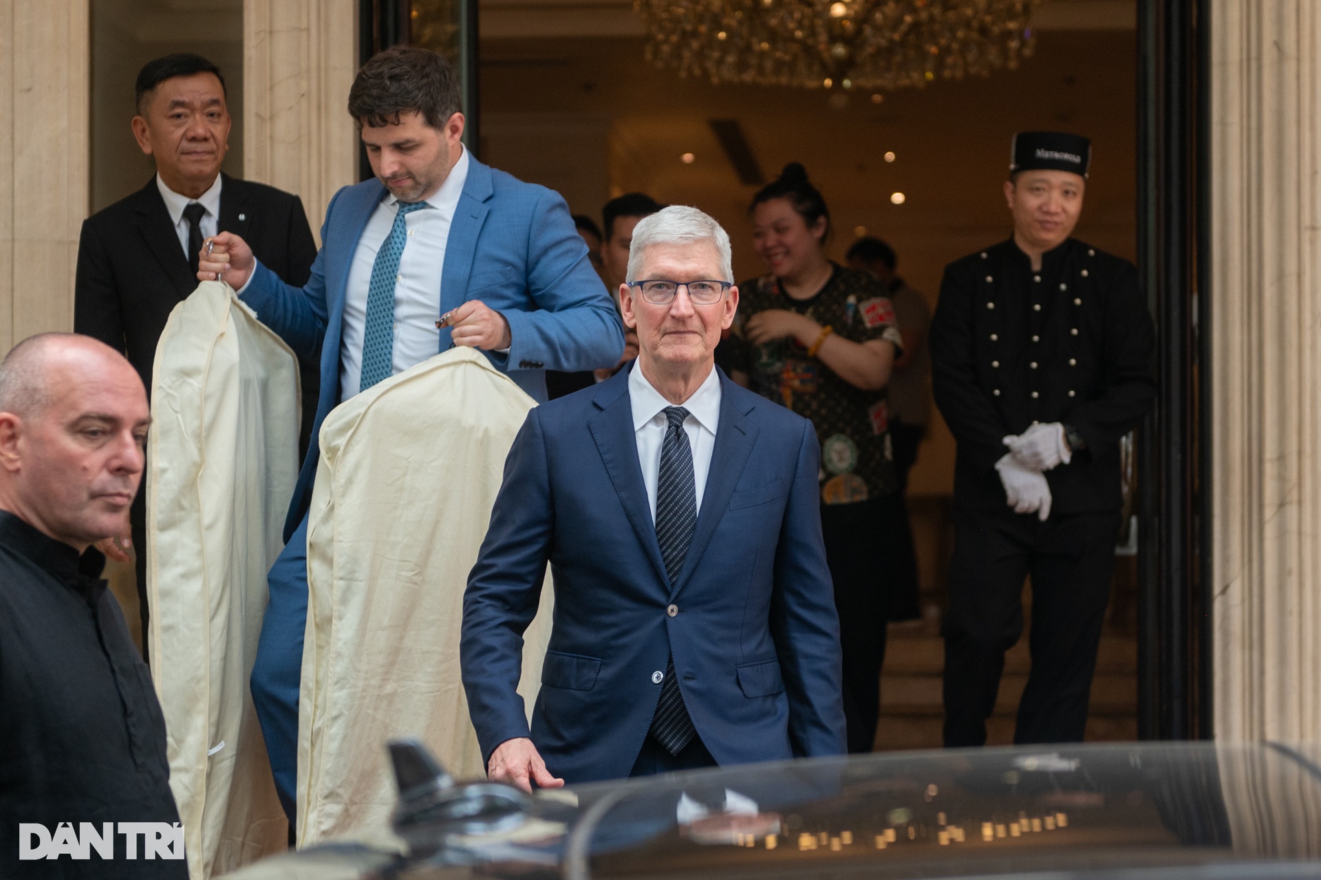 Tim Cook kết thúc 2 ngày làm việc tại Hà Nội, lên máy bay rời Việt Nam - 7