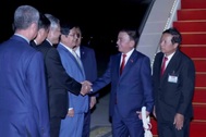 Thường trực Ban Bí thư đến sân bay Techo, bắt đầu thăm chính thức Campuchia