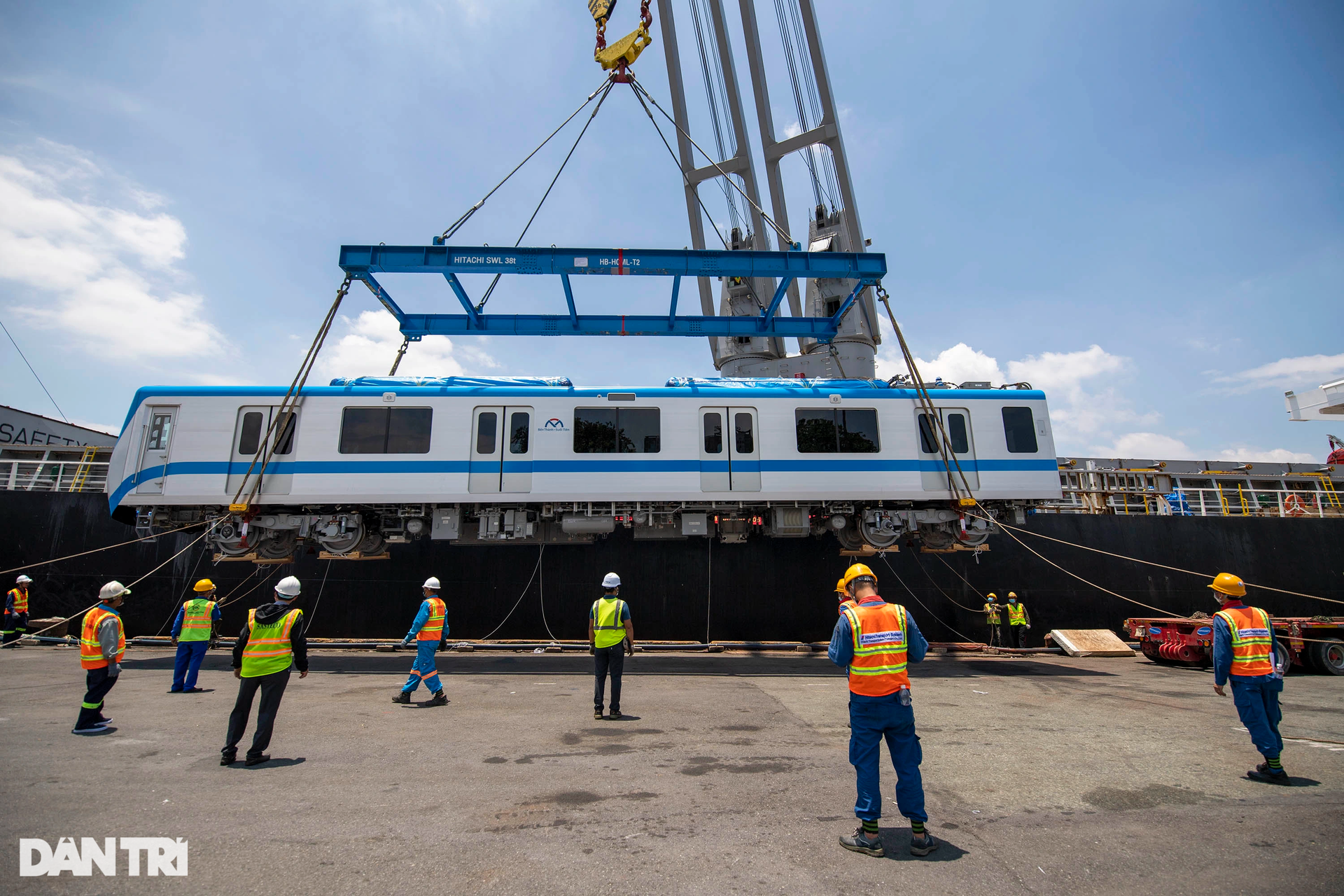 Cận cảnh hai đoàn tàu cuối cùng của tuyến metro số 1 về tới TPHCM - 5