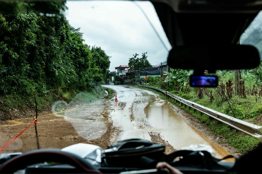 Nhóm du khách Australia kể phút thoát chết trong gang tấc ở đèo Khau Phạ - 3