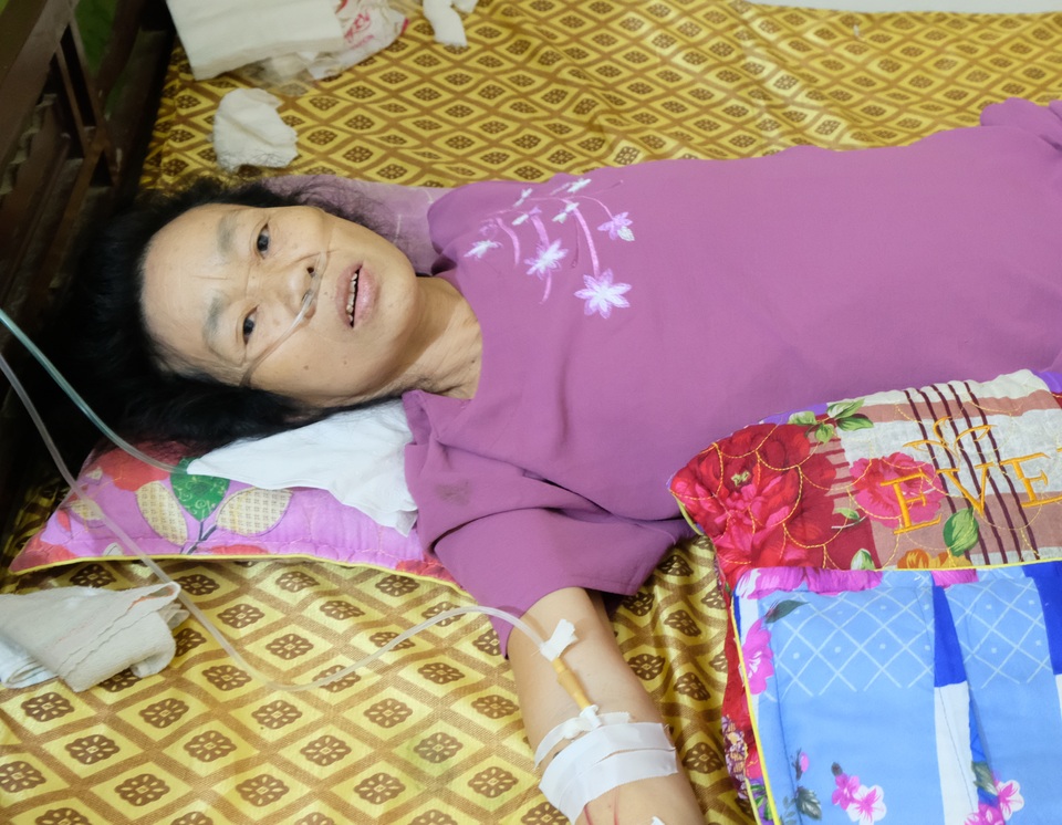Cận kề cái chết, người vợ cầu xin nhà hảo tâm dang tay cứu chồng - 2 Cận kề cái chết, người vợ cầu xin nhà hảo tâm dang tay cứu chồng - 2
