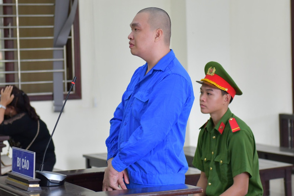 Thanh niên phê ma túy, đâm chủ quán cà phê cướp tài sản ở Long An - 1 Thanh niên phê ma túy, đâm chủ quán cà phê cướp tài sản ở Long An - 1