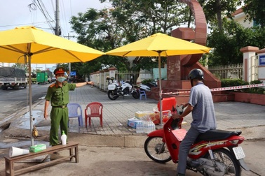 Đình chỉ công tác chủ tịch và phó chủ tịch xã vì lơ là chống dịch