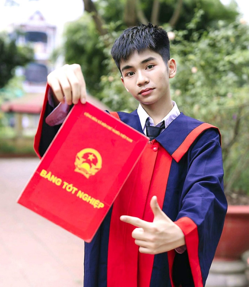 Trước ngày thi còn lội ruộng cấy xuyên đêm vẫn đỗ thủ khoa - 2 Trước ngày thi còn lội ruộng cấy xuyên đêm vẫn đỗ thủ khoa - 2