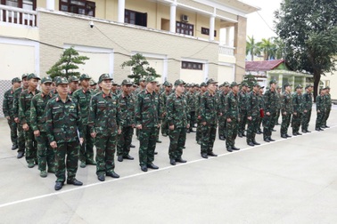 Bộ đội từ Đà Nẵng vào vùng lũ Đắk Lắk thực hiện “chiến dịch Quang Trung”