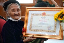 Chia sẻ của cụ bà 85 tuổi từng nhiều lần đạp xe lên xã xin thoát nghèo