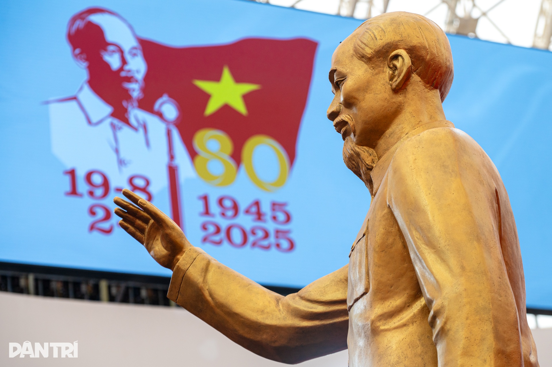 95 năm cờ Đảng soi đường, 80 năm đất nước gian khổ mà vinh quang - 12 95 năm cờ Đảng soi đường, 80 năm đất nước gian khổ mà vinh quang - 12