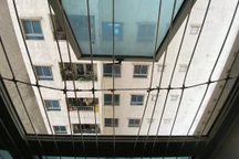 Giải cứu nam thanh niên chuẩn bị nhảy từ tầng cao chung cư Linh Đàm