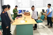 Bắt giám đốc trung tâm sát hạch lái xe ở Hòa Bình