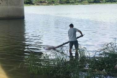 Phát hiện thi thể nữ nhân viên quán cà phê nổi trên sông
