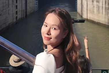 Khách Việt choáng ngợp khi đứng trước con đập "làm chậm vòng quay trái đất"