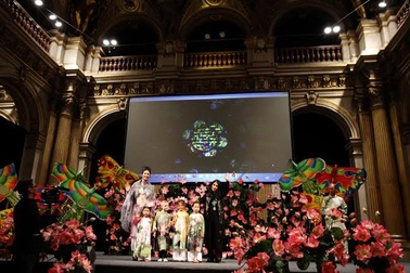 Ngắm bộ sưu tập áo dài lạ mắt của NTK Minh Hạnh