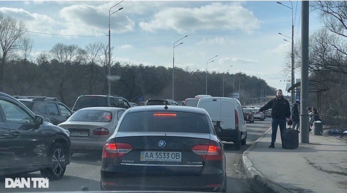 Ba ngày tháo chạy khỏi Ukraine dưới tiếng bom đạn của gia đình người Việt - 3 Ba ngày tháo chạy khỏi Ukraine dưới tiếng bom đạn của gia đình người Việt - 3