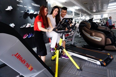 Nhãn hàng cao cấp Kingsport được sao Việt chọn làm quà tặng vợ ngày 8.3