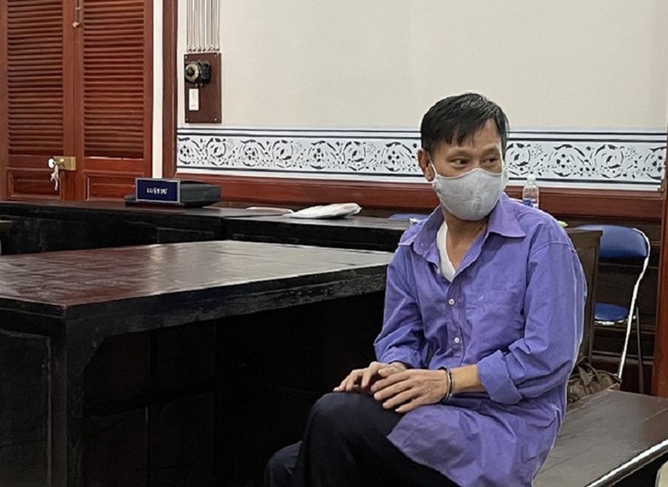 Lừa chạy án, cựu công an lãnh 8 năm tù - 1 Lừa chạy án, cựu công an lãnh 8 năm tù - 1