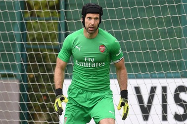 AS Roma nhắm Petr Cech thế chỗ của Alisson