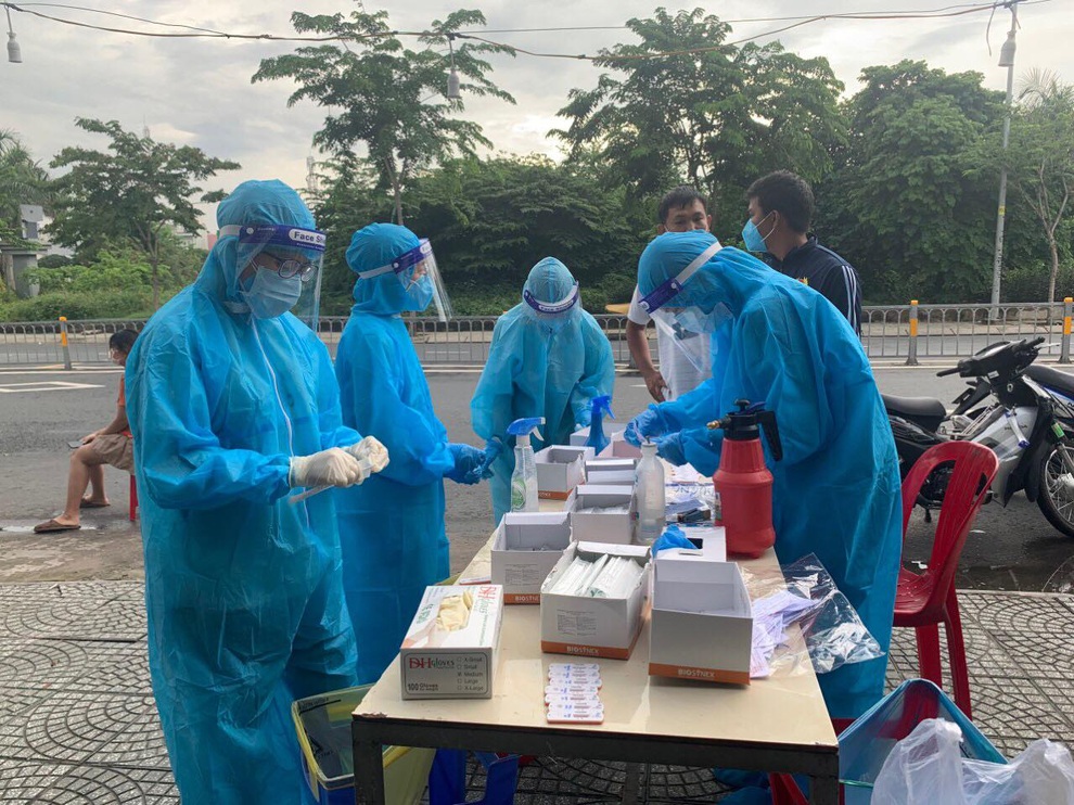 Nữ sinh ĐH Y Hà Nội gác bút nghiên, hai lần tình nguyện vào tâm dịch - 2 Nữ sinh ĐH Y Hà Nội gác bút nghiên, hai lần tình nguyện vào tâm dịch - 2