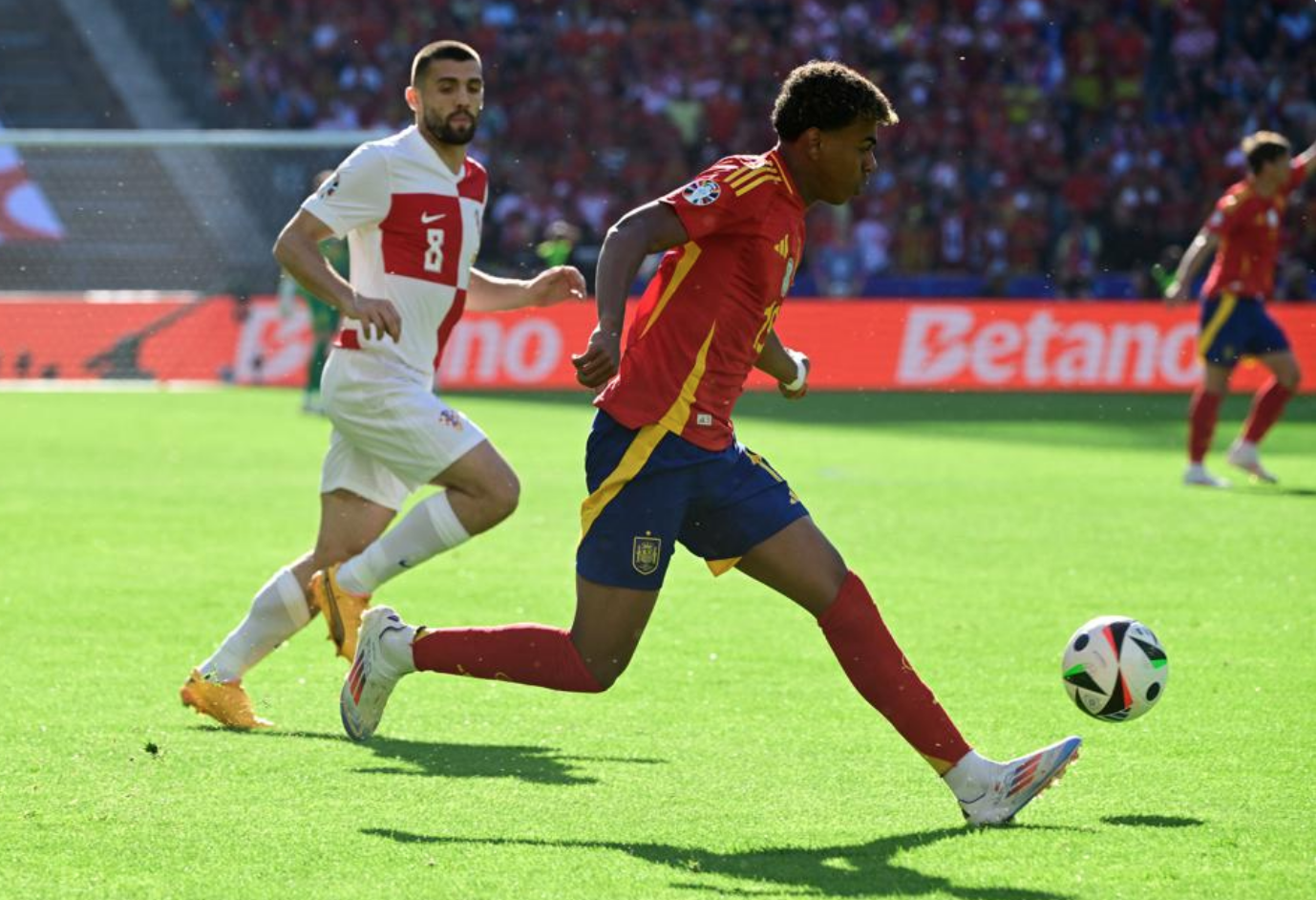 Tây Ban Nha dùng đòn trực diện hạ gục Croatia và nỗi oan Messi của Morata - 2 Tây Ban Nha dùng đòn trực diện hạ gục Croatia và nỗi oan Messi của Morata - 2