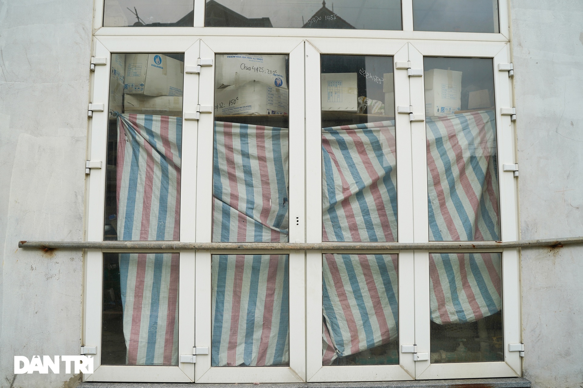 Xót xa hàng loạt khu chung cư cao tầng ở Hà Nội bị bỏ hoang nhiều năm - 11 Xót xa hàng loạt khu chung cư cao tầng ở Hà Nội bị bỏ hoang nhiều năm - 11