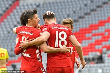 Lewandowski và Gnabry tỏa sáng rực rỡ, Bayern Munich "vùi dập" Cologne