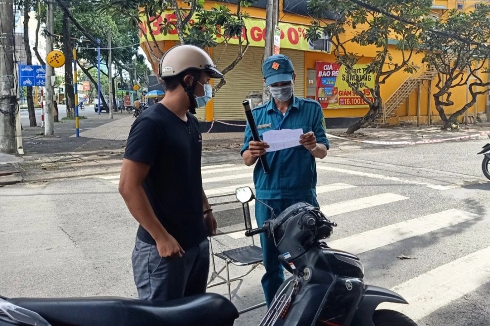 Quận Nhất Cần Thơ cách ly xã hội: Ra ngõ là cán bộ hỏi đi đâu - 2 Quận Nhất Cần Thơ cách ly xã hội: Ra ngõ là cán bộ hỏi đi đâu - 2