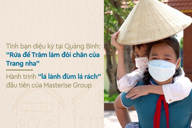 Cảm động nghị lực của cô bé đến trường trên đôi chân của bạn