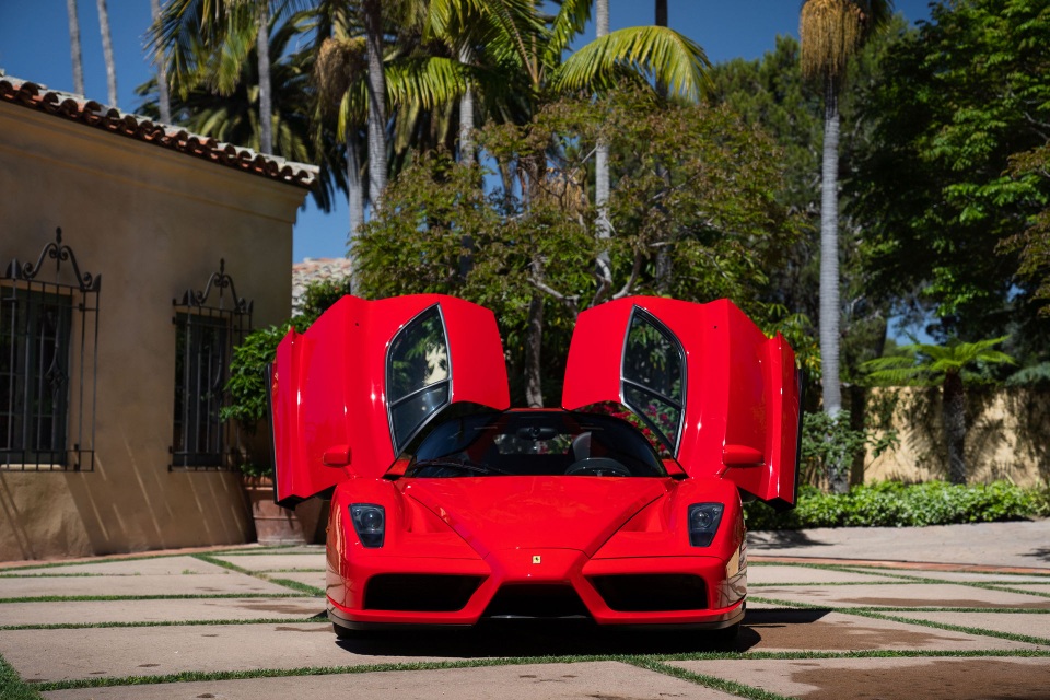 Soi chi tiết siêu xe Ferrari Enzo vừa lập kỷ lục bán đấu giá trực tuyến - 7 Soi chi tiết siêu xe Ferrari Enzo vừa lập kỷ lục bán đấu giá trực tuyến - 7