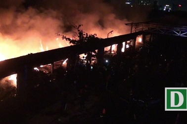 Cháy lớn công ty dệt may Thành Công gần khu công nghiệp Tân Bình