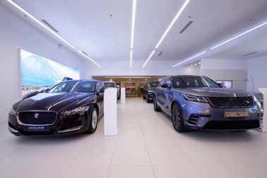 Jaguar Land Rover Việt Nam mở không gian trưng bày mới tại Phú Mỹ Hưng, TP. HCM