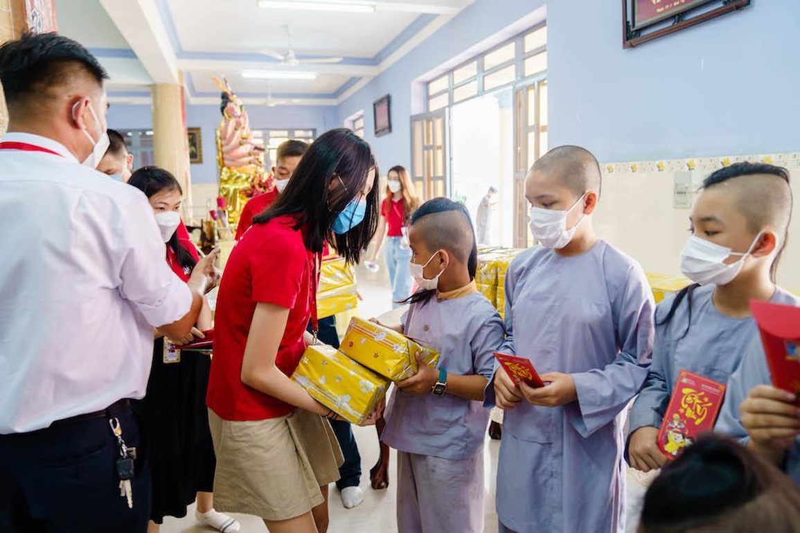 Royal School sưởi ấm trái tim trẻ mồ côi do ảnh hưởng của dịch Covid-19 - 4 Royal School sưởi ấm trái tim trẻ mồ côi do ảnh hưởng của dịch Covid-19 - 4