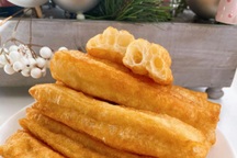 Vào bếp ngày giãn cách: Tự làm quẩy nóng "cân" hết bún, mỳ, cháo, phở...