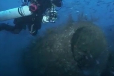 Tìm thấy xác máy bay Thuỵ Sĩ dưới biển