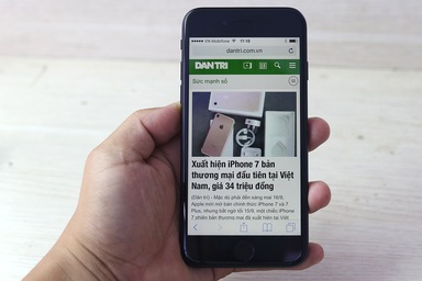 Mở hộp iPhone 7 màu đen mờ bản thương mại đầu tiên tại Việt Nam