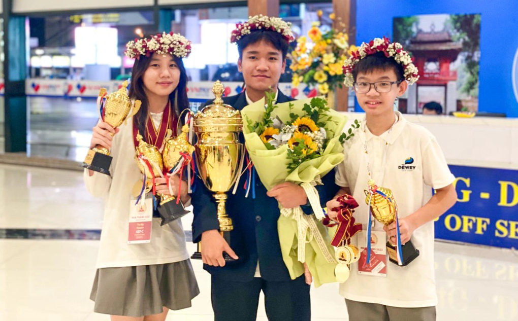 Ba học sinh Hà Nội vô địch vòng thi toàn cầu World Scholars Cup 2022 - 1 Ba học sinh Hà Nội vô địch vòng thi toàn cầu World Scholars Cup 2022 - 1