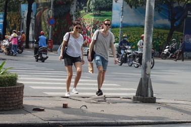 Ông Đoàn Ngọc Hải: Vì sao phải bồi thường 1.000USD cho du khách vấp ngã trên vỉa hè?