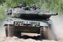 Đức đứng trước sức ép chuyển xe tăng hạng nặng cho Ukraine