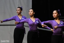 Ngắm các nữ sinh xinh đẹp trường Học viện Múa trong ngày thi tốt nghiệp