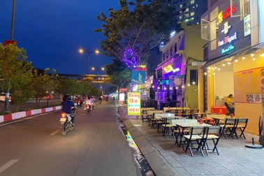 TPHCM: Vì sao quận 7 phải xin ý kiến để được thí điểm bán đồ ăn tại chỗ?