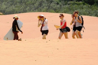 Bươn chải trên đồi cát bay