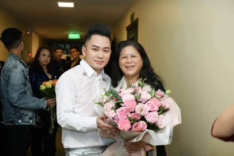 Tùng Dương: Vợ giúp tôi bớt cực đoan, bảo thủ - 2 Tùng Dương: Vợ giúp tôi bớt cực đoan, bảo thủ - 2