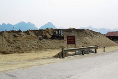 “Tuýt còi” nhiều mỏ khai thác cát, sạn sai phạm