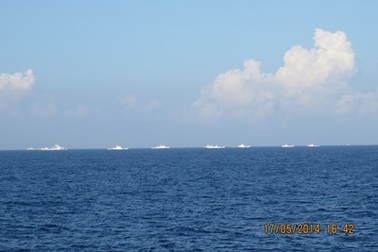 Tàu Trung Quốc quây nhóm đông gấp 4 bình thường cản kiểm ngư Việt Nam 