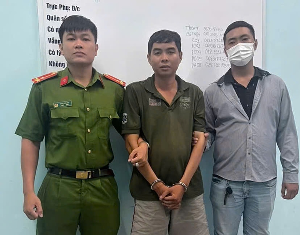 Bắt nghi phạm cạy cốp xe, trộm tài sản trước trường học ở TPHCM - 1 Bắt nghi phạm cạy cốp xe, trộm tài sản trước trường học ở TPHCM - 1